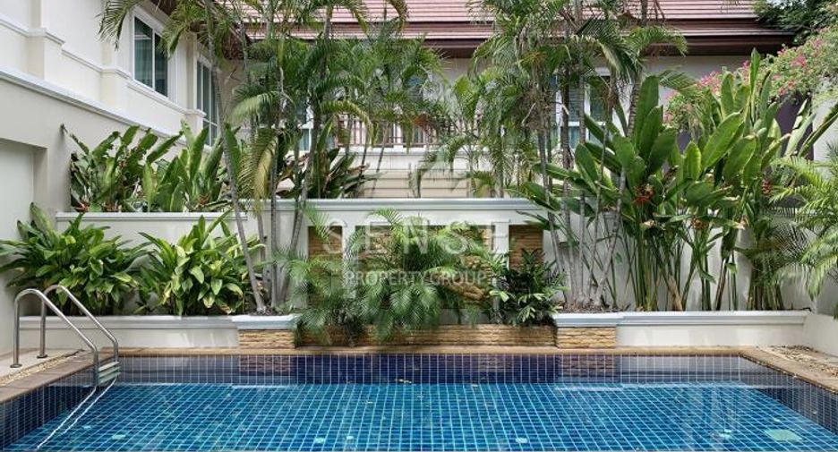 For rent 4 bedrooms house in Khlong Toei, Bangkok