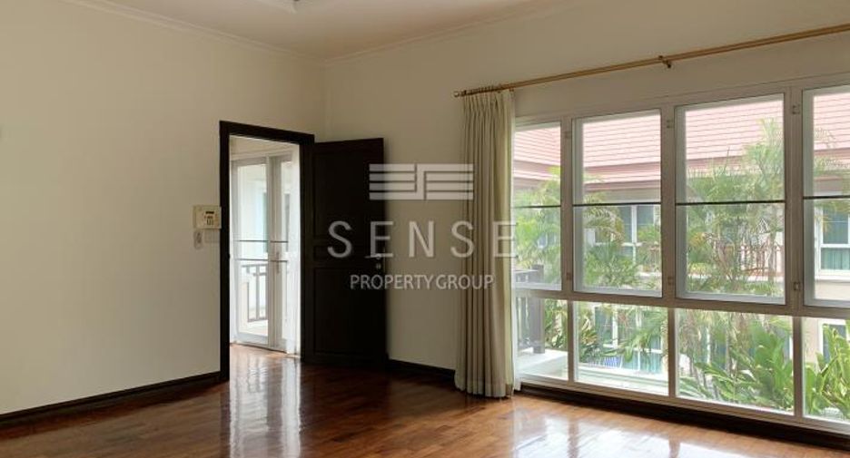 For rent 4 bedrooms house in Khlong Toei, Bangkok