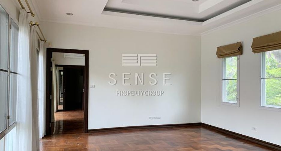 For rent 4 bedrooms house in Khlong Toei, Bangkok