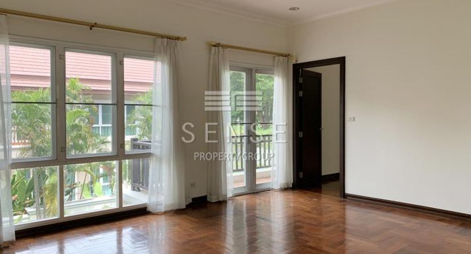 For rent 4 bedrooms house in Khlong Toei, Bangkok