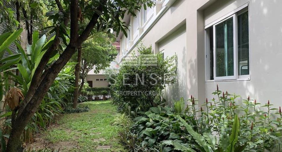 For rent 4 bedrooms house in Khlong Toei, Bangkok