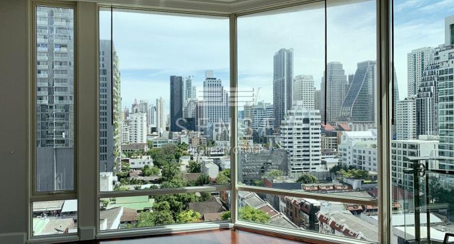 For rent 3 bedrooms condo in Watthana, Bangkok