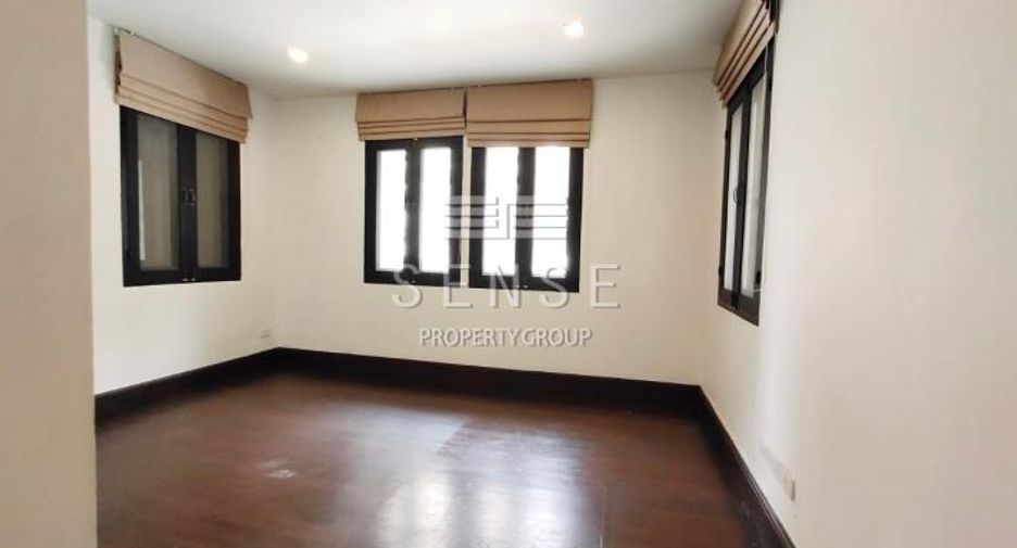 Casa en alquiler de 4 habitaciones en Khlong Toei, Bangkok
