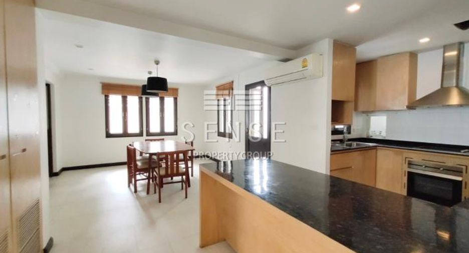 Casa en alquiler de 4 habitaciones en Khlong Toei, Bangkok