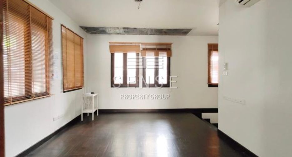 Casa en alquiler de 4 habitaciones en Khlong Toei, Bangkok
