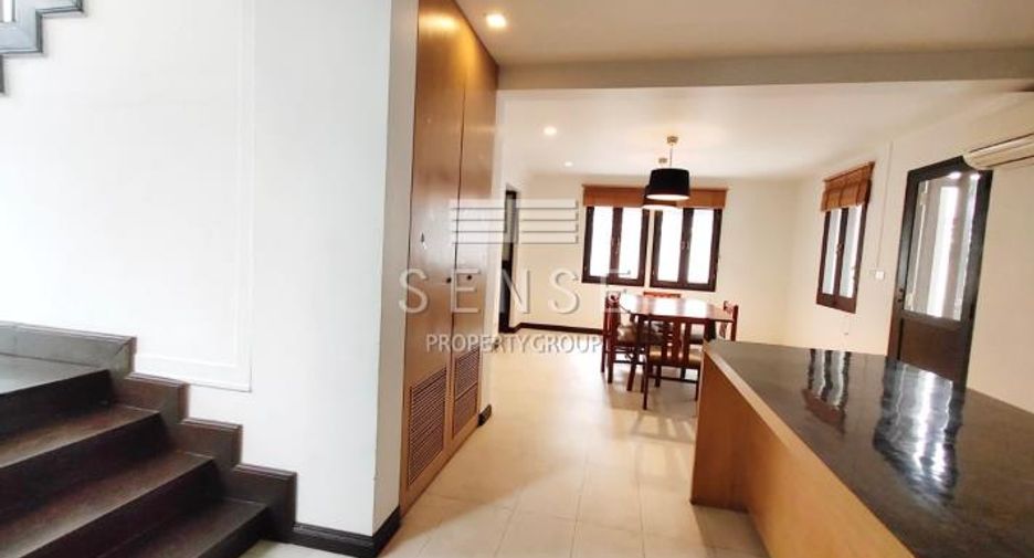 Casa en alquiler de 4 habitaciones en Khlong Toei, Bangkok