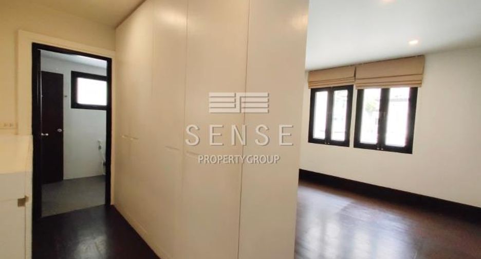 Casa en alquiler de 4 habitaciones en Khlong Toei, Bangkok