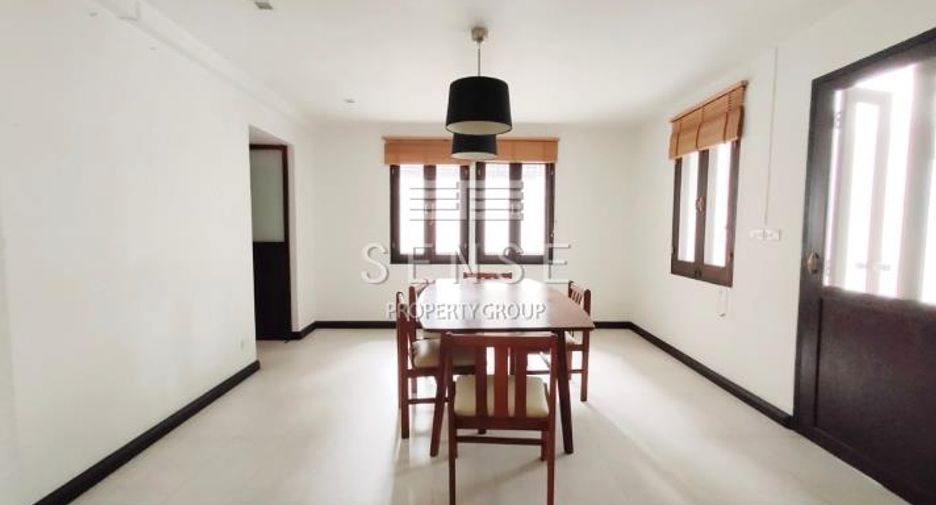 Casa en alquiler de 4 habitaciones en Khlong Toei, Bangkok