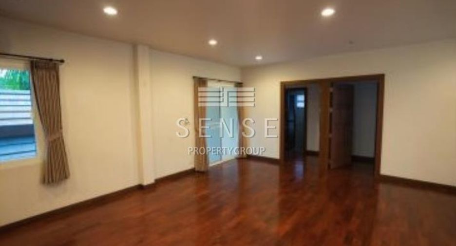 Casa en alquiler de 5 habitaciones en Suan Luang, Bangkok