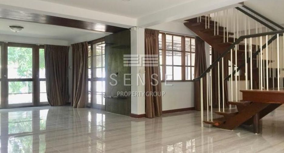 For rent 3 bedrooms house in Watthana, Bangkok