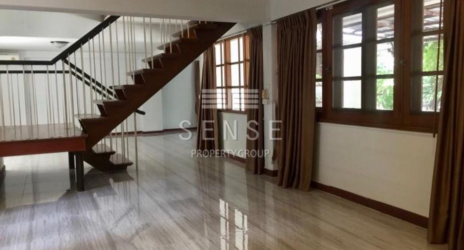 For rent 3 bedrooms house in Watthana, Bangkok