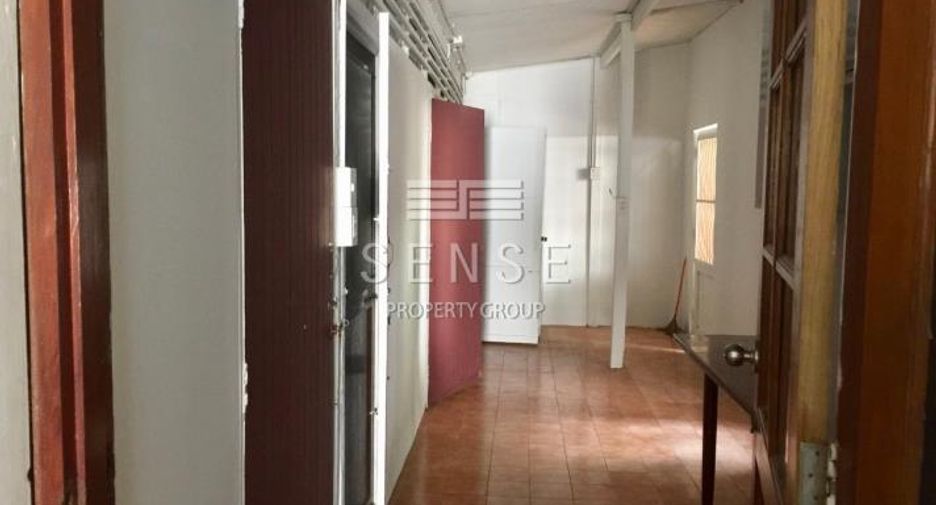 For rent 3 bedrooms house in Watthana, Bangkok