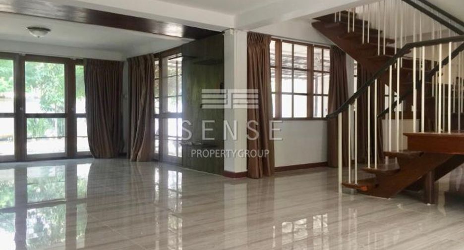 For rent 3 bedrooms house in Watthana, Bangkok