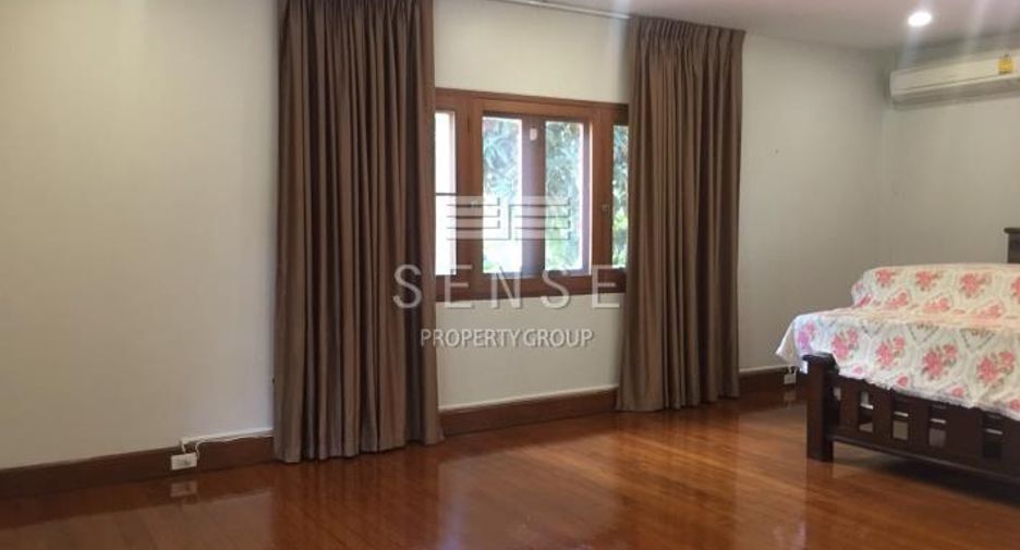 For rent 3 bedrooms house in Watthana, Bangkok