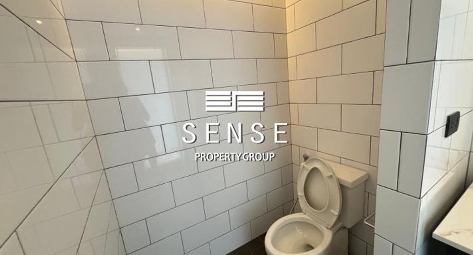 For rent 4 bedrooms condo in Watthana, Bangkok