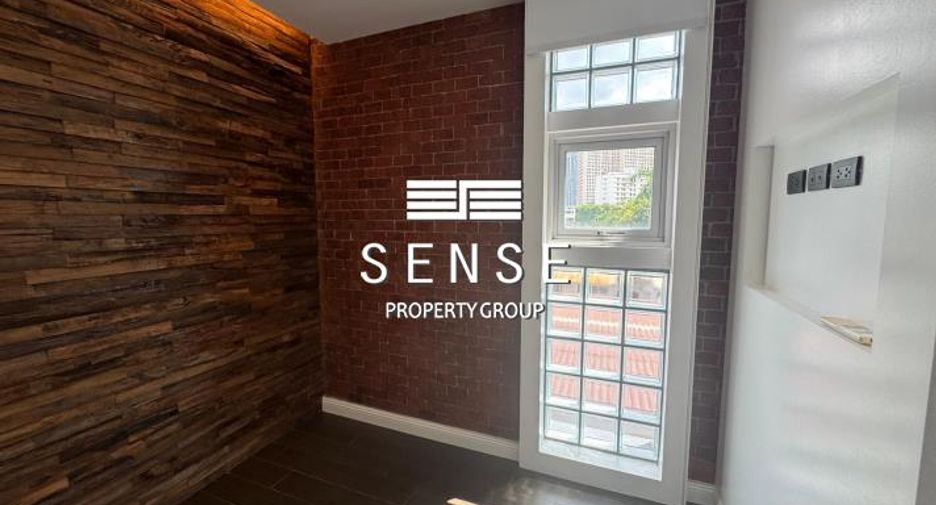 For rent 4 bedrooms condo in Watthana, Bangkok