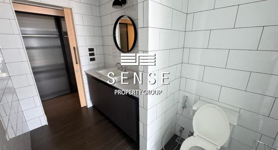 For rent 4 bedrooms condo in Watthana, Bangkok