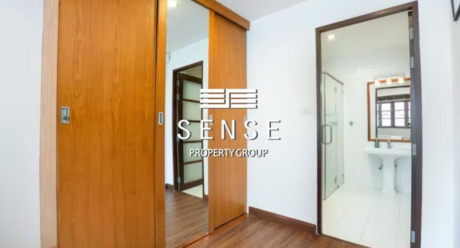 For sale and for rent 4 bedrooms townhouse in Watthana, Bangkok