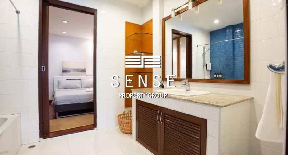 For sale and for rent 4 bedrooms townhouse in Watthana, Bangkok