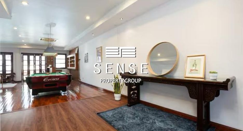 For sale and for rent 4 bedrooms townhouse in Watthana, Bangkok