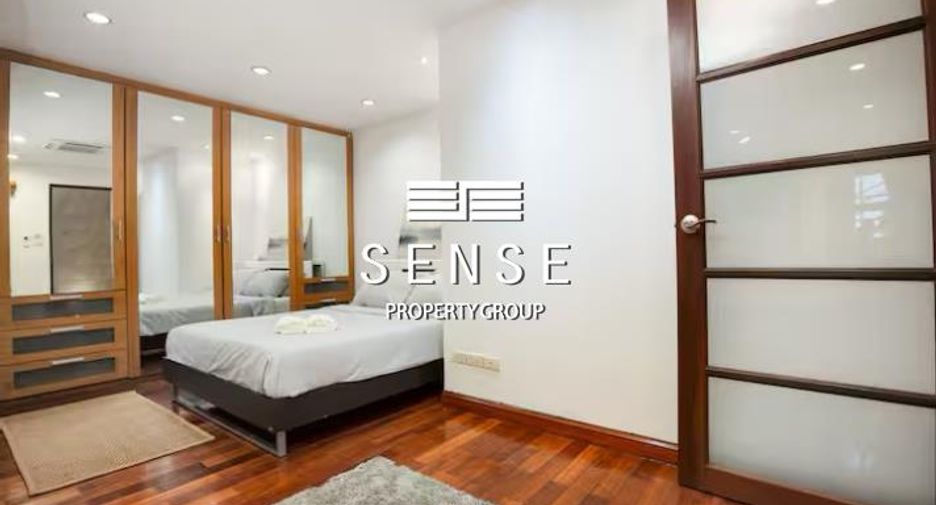 For sale and for rent 4 bedrooms townhouse in Watthana, Bangkok