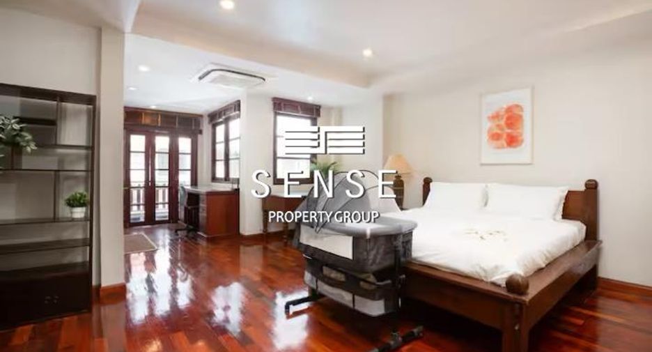For sale and for rent 4 bedrooms townhouse in Watthana, Bangkok