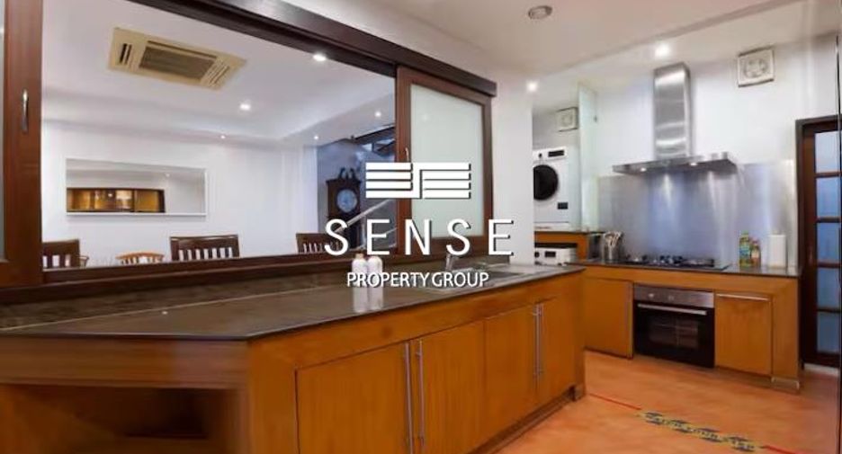 For sale and for rent 4 bedrooms townhouse in Watthana, Bangkok