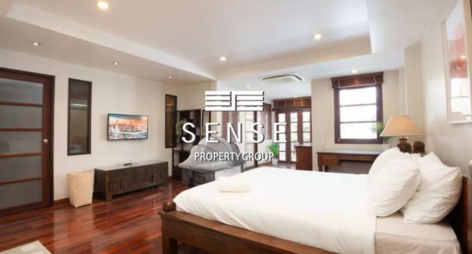 For sale and for rent 4 bedrooms townhouse in Watthana, Bangkok