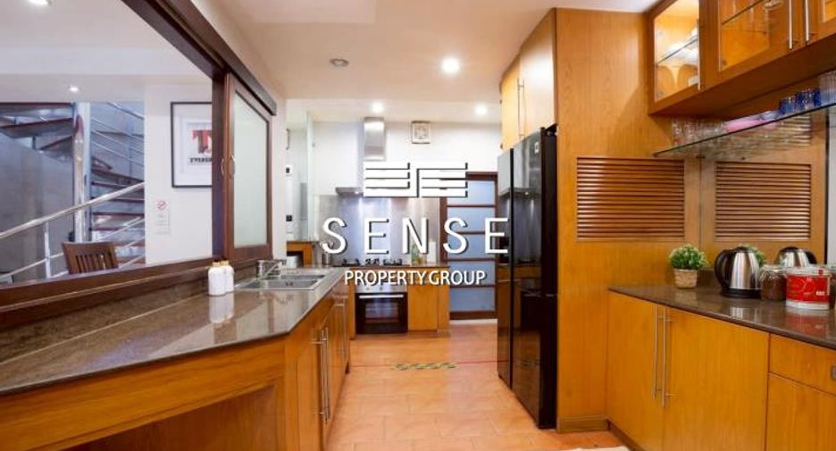 For sale and for rent 4 bedrooms townhouse in Watthana, Bangkok