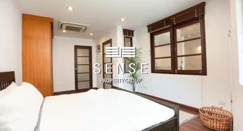 For sale and for rent 4 bedrooms townhouse in Watthana, Bangkok