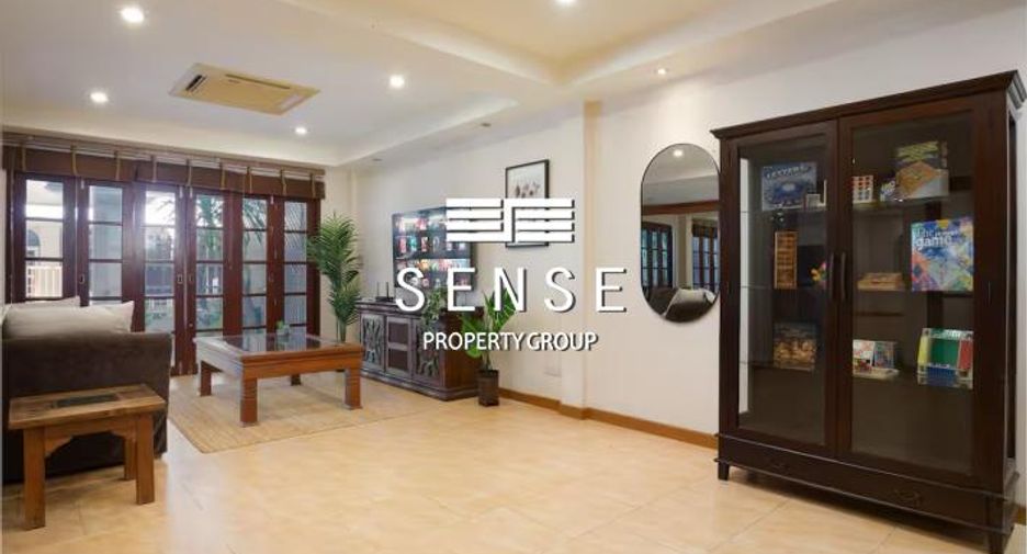 For sale and for rent 4 bedrooms townhouse in Watthana, Bangkok