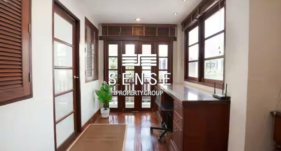 For sale and for rent 4 bedrooms townhouse in Watthana, Bangkok