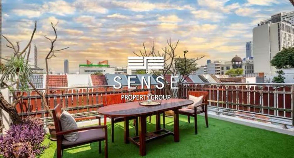 For sale and for rent 4 bedrooms townhouse in Watthana, Bangkok