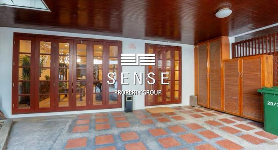 For sale and for rent 4 bedrooms townhouse in Watthana, Bangkok