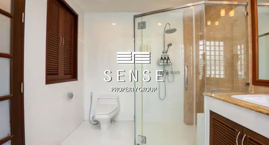 For sale and for rent 4 bedrooms townhouse in Watthana, Bangkok