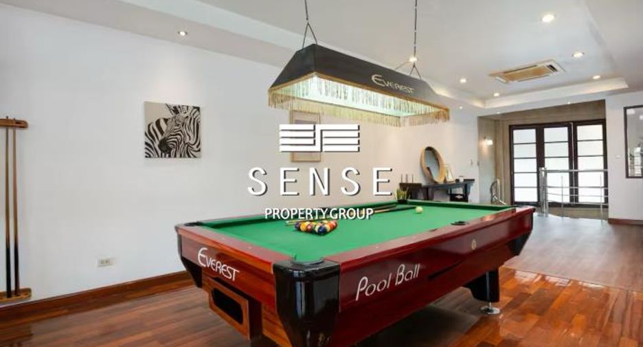 For sale and for rent 4 bedrooms townhouse in Watthana, Bangkok