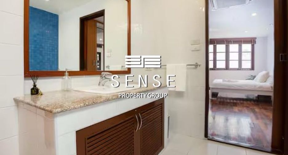 For sale and for rent 4 bedrooms townhouse in Watthana, Bangkok