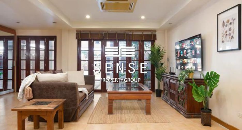 For sale and for rent 4 bedrooms townhouse in Watthana, Bangkok