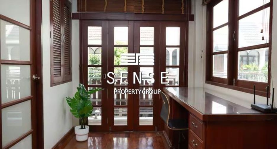 For sale and for rent 4 bedrooms townhouse in Watthana, Bangkok