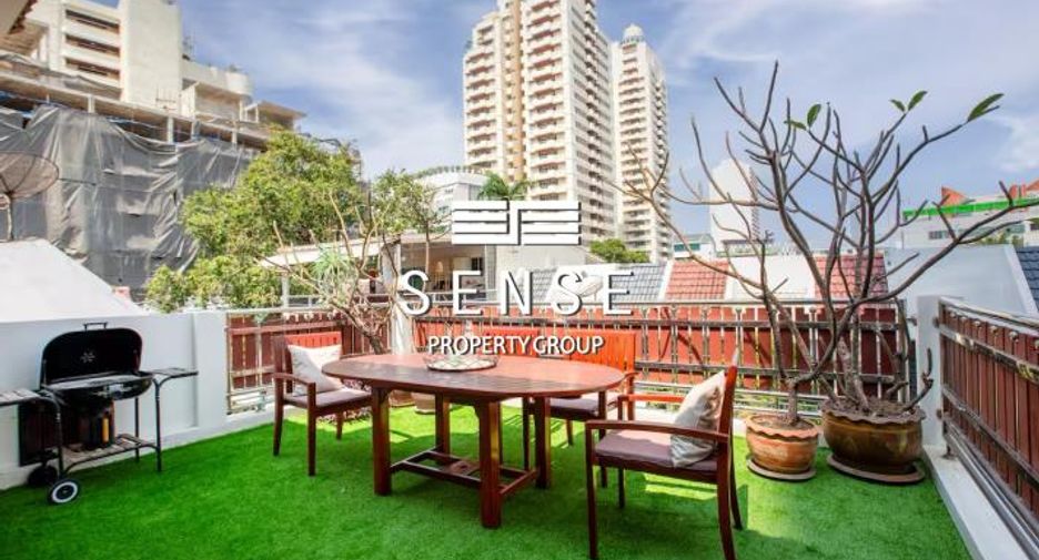 For sale and for rent 4 bedrooms townhouse in Watthana, Bangkok