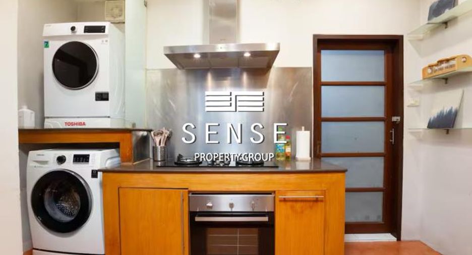 For sale and for rent 4 bedrooms townhouse in Watthana, Bangkok
