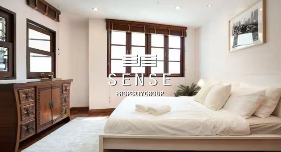 For sale and for rent 4 bedrooms townhouse in Watthana, Bangkok