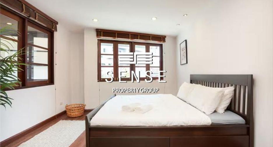 For sale and for rent 4 bedrooms townhouse in Watthana, Bangkok
