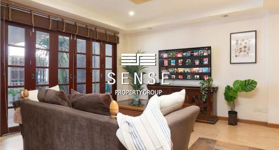 For sale and for rent 4 bedrooms townhouse in Watthana, Bangkok