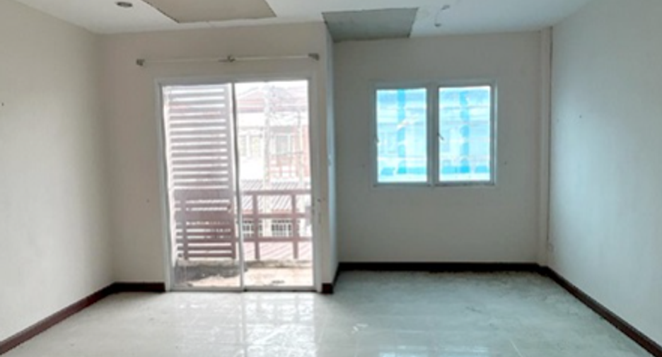 For sale 4 bedrooms townhouse in Mueang Chachoengsao, Chachoengsao