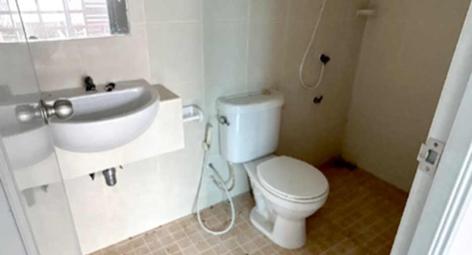 For sale 4 bedrooms townhouse in Mueang Chachoengsao, Chachoengsao