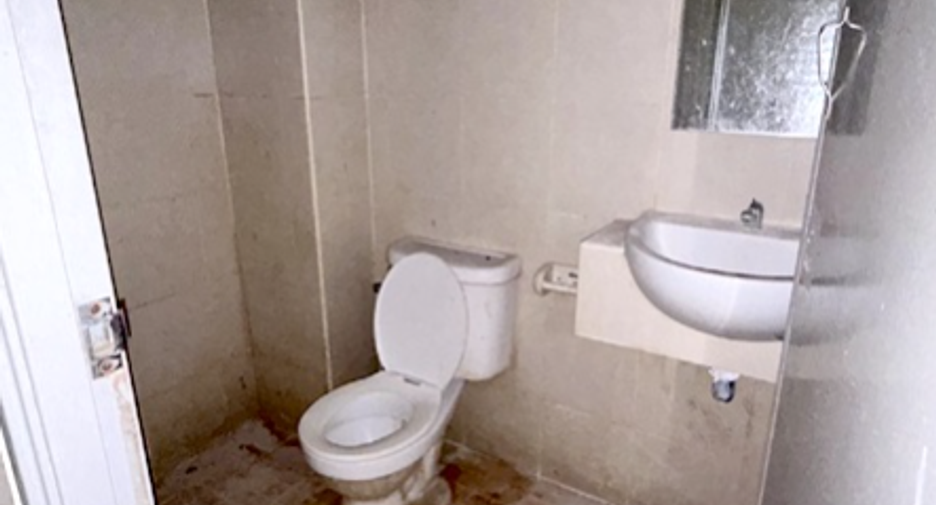 For sale 4 bedrooms townhouse in Mueang Chachoengsao, Chachoengsao