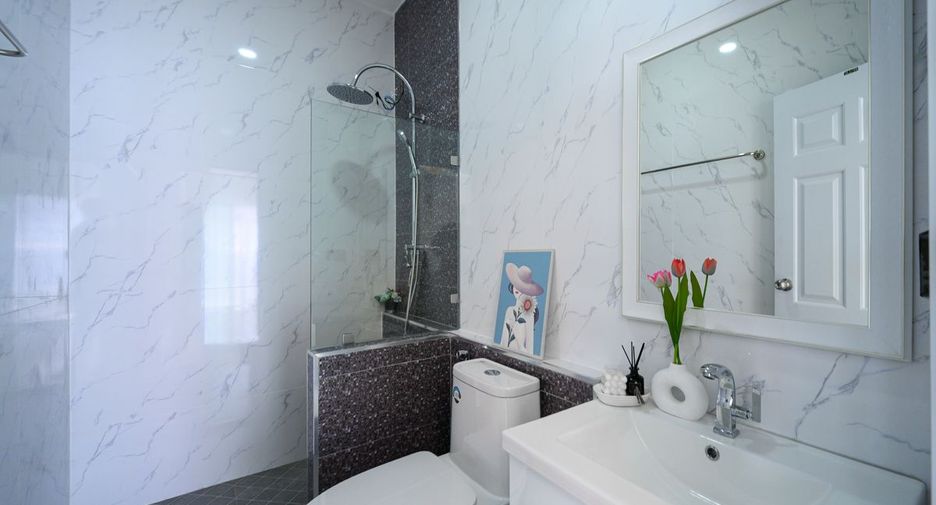 For sale 4 bedrooms house in Bang Lamung, Chonburi
