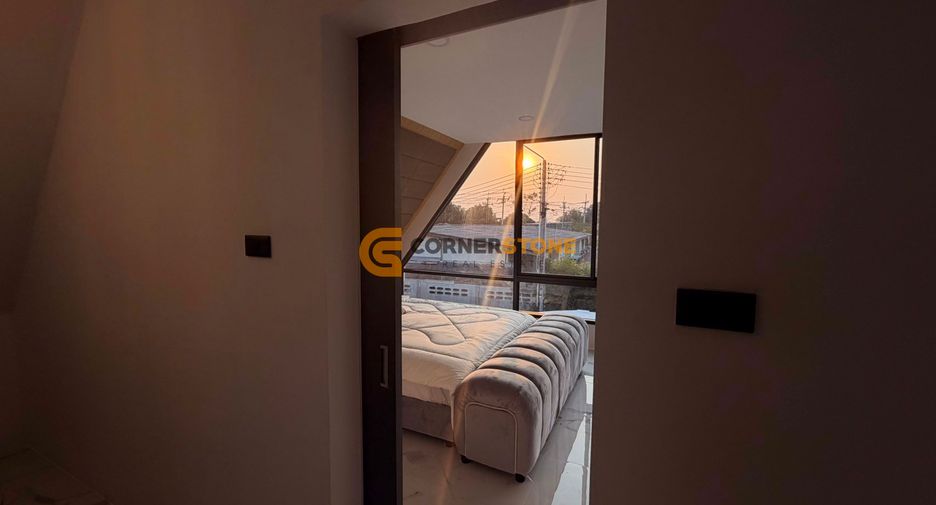 Haus zum Kauf mit 6 Zimmer in Bang Lamung, Chonburi
