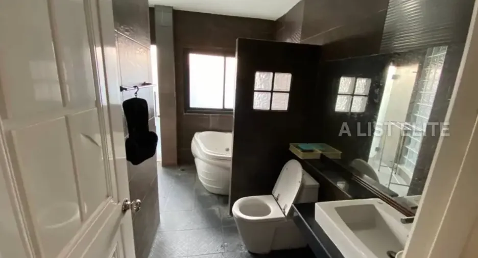 For rent 5 bedrooms house in Bang Kruai, Nonthaburi